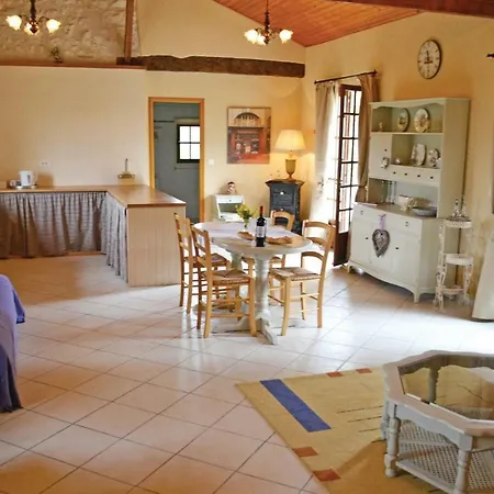 One-bedroom Holiday In Valeilles